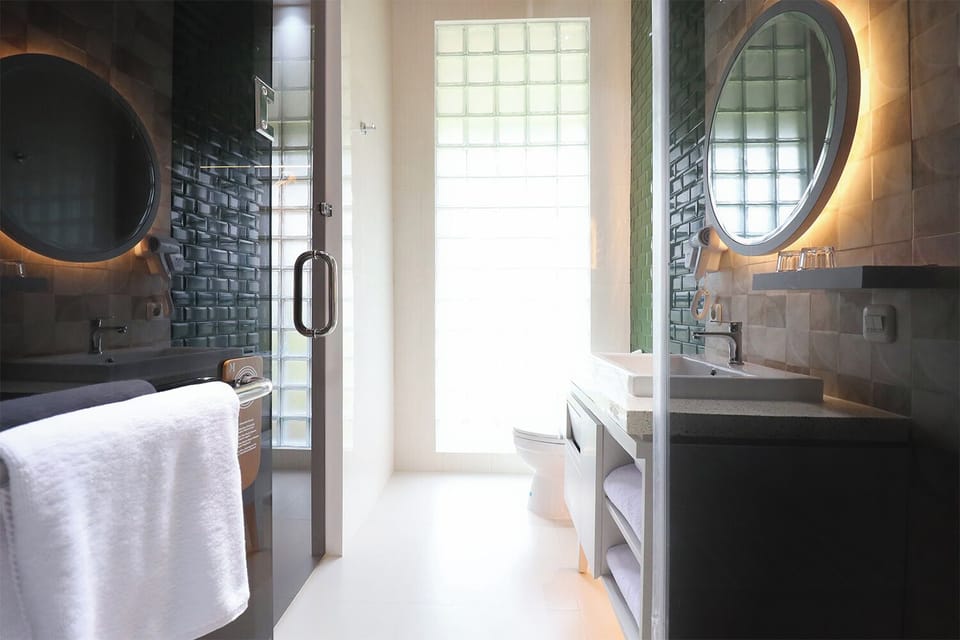 Shower, hair dryer, bathrobes, slippers