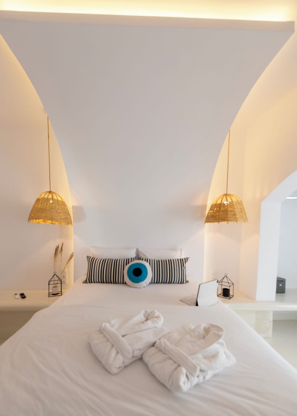 Cribs/infant beds, rollaway beds, WiFi, bed sheets