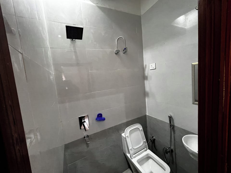 Shower, free toiletries, slippers, towels