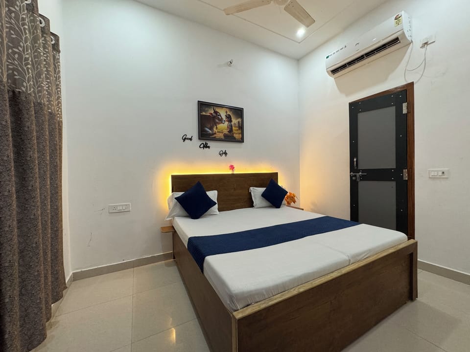 Comfort Room | Desk, laptop workspace, soundproofing, free WiFi
