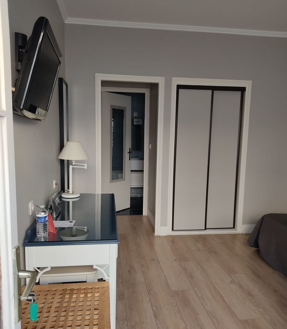 Comfort Double Room, Pool View | Desk, soundproofing, free WiFi, bed sheets
