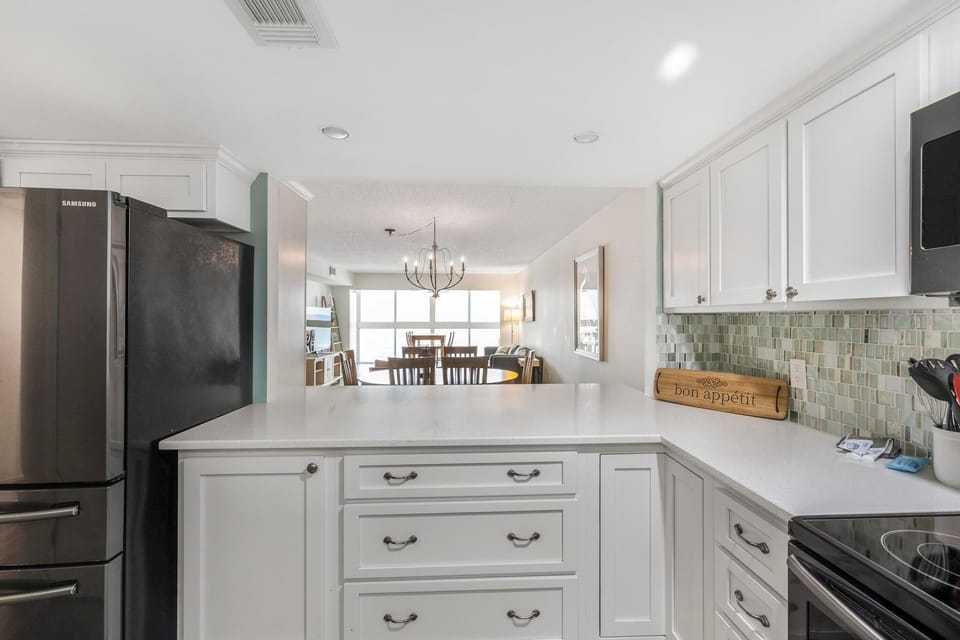 Condo, Multiple Beds (Edgewater West 65) | Private kitchen | Oven