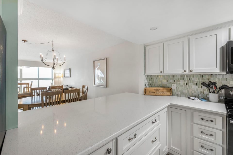 Condo, Multiple Beds (Edgewater West 65) | Private kitchen | Oven