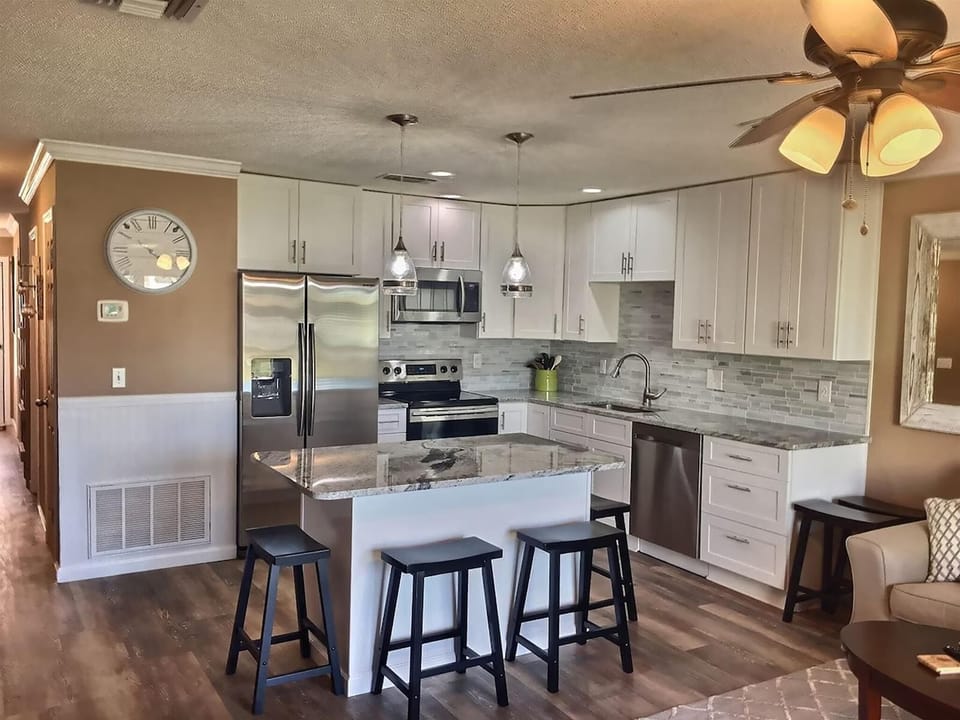 Condo, 1 King Bed with Sofa bed (Seacove 6A) | Private kitchen | Oven, toaster