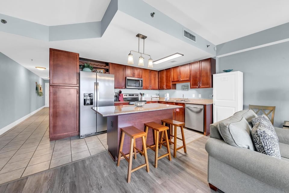 Condo, 1 King Bed with Sofa bed (Laketown Wharf 402) | Interior