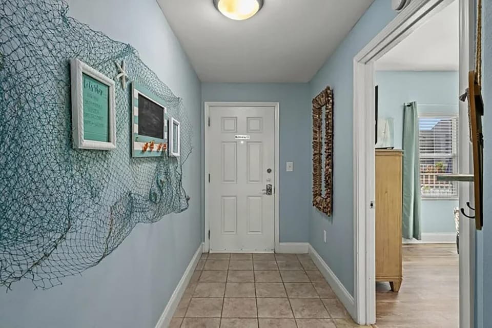 Condo, 1 King Bed with Sofa bed (Laketown Wharf 402) | Interior
