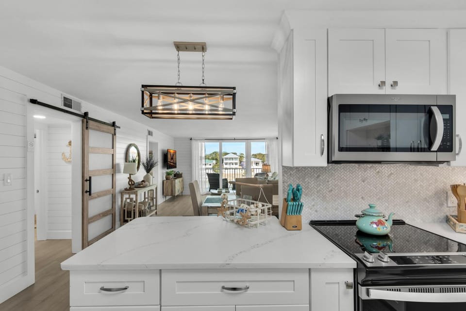 Condo, Multiple Beds (Dolphin Point #401C) | Private kitchen | Oven, toaster