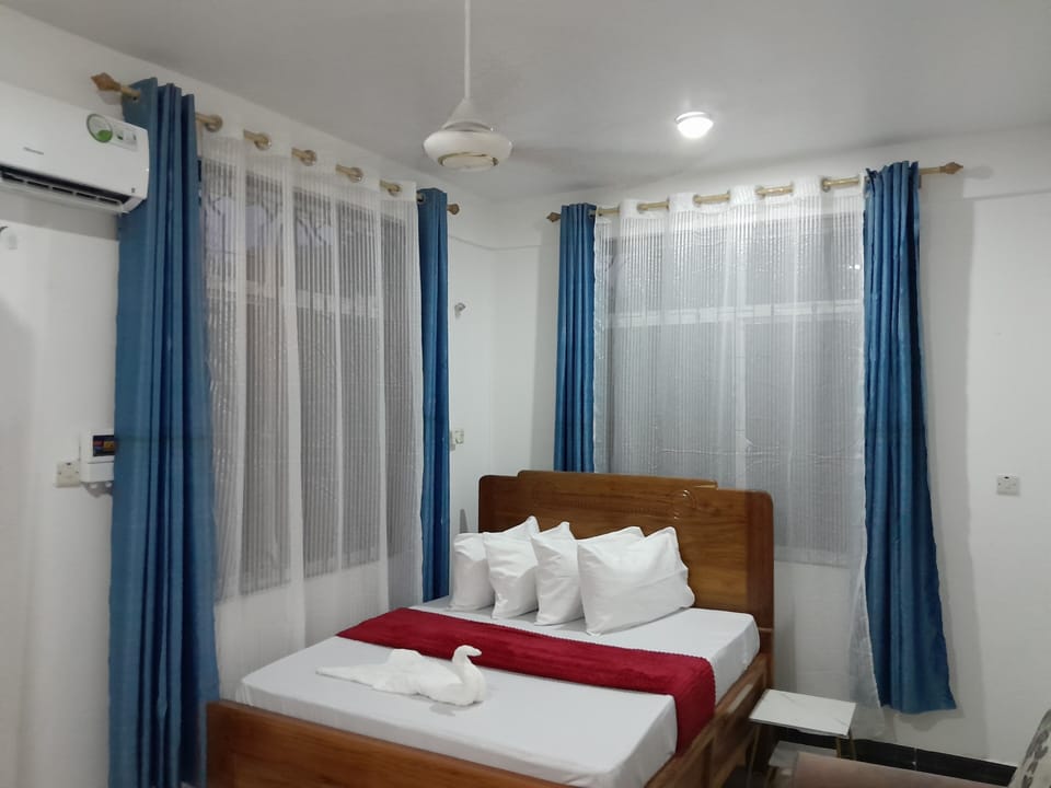 Executive Room | Desk, laptop workspace, free WiFi