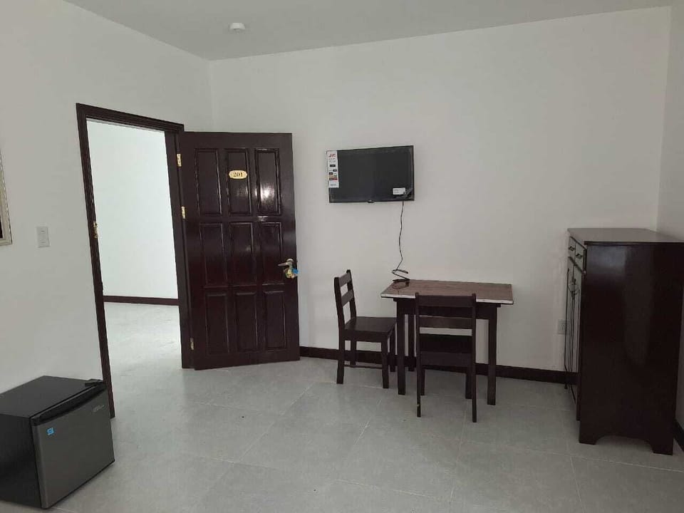 Deluxe Room | Desk, laptop workspace, blackout drapes, soundproofing