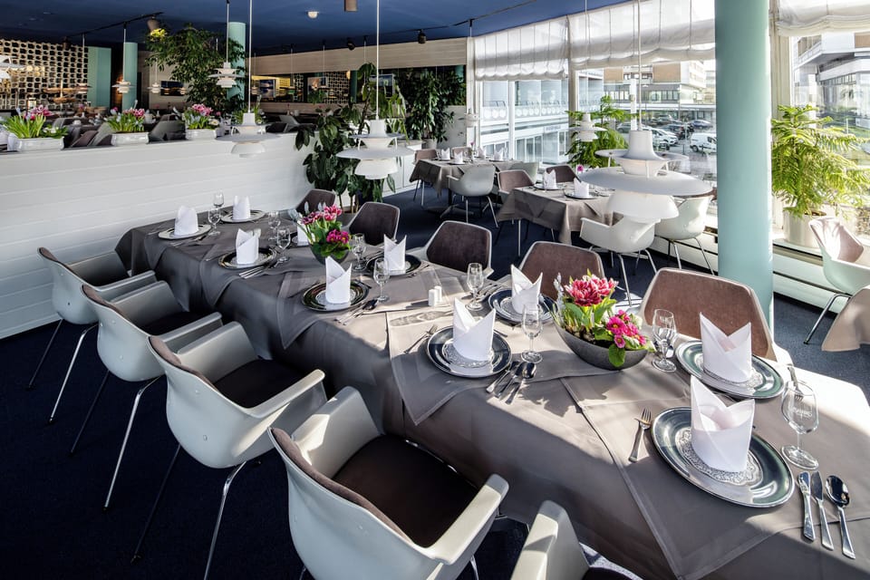 2 restaurants, breakfast, lunch, dinner served; Regional cuisine