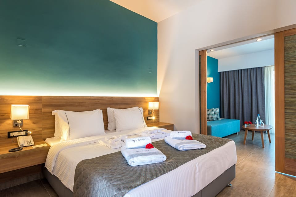 Minibar, in-room safe, laptop workspace, blackout drapes