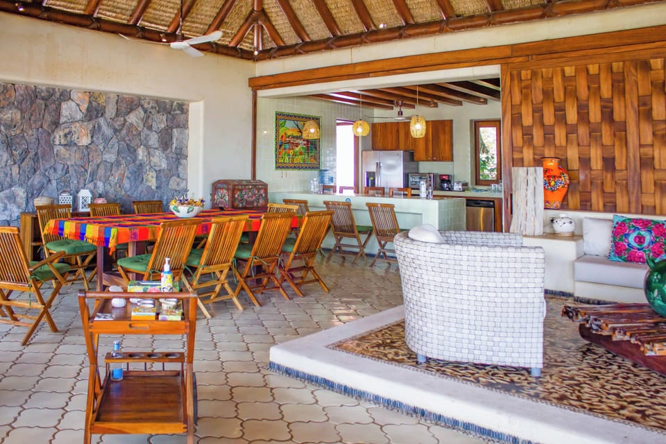 Luxury House, Sea View | Dining room