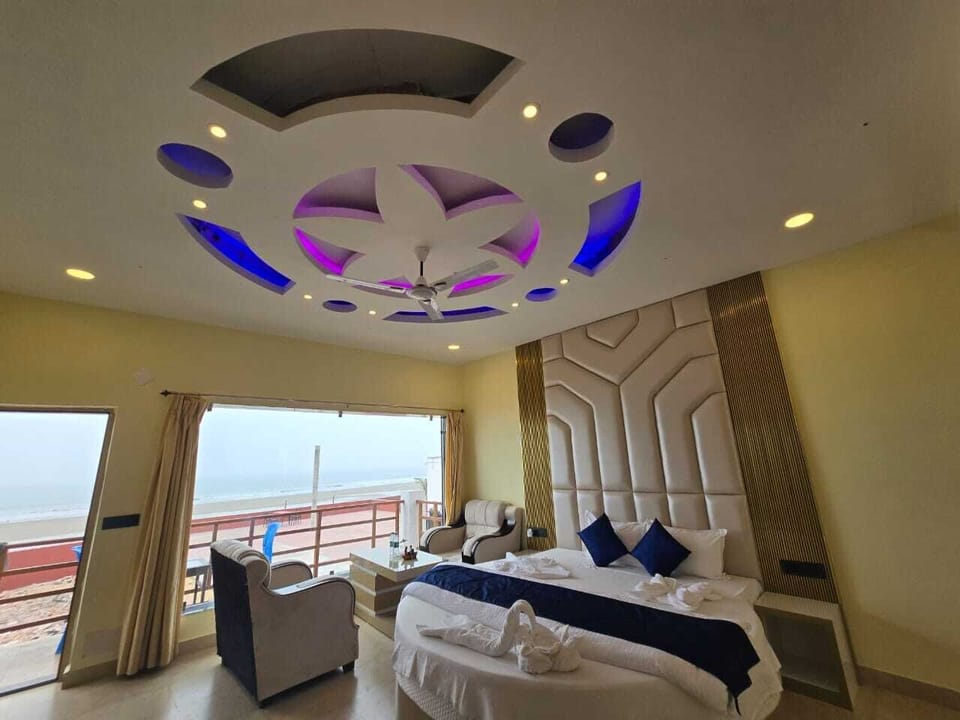 Premium Room with Sea View | Soundproofing, bed sheets