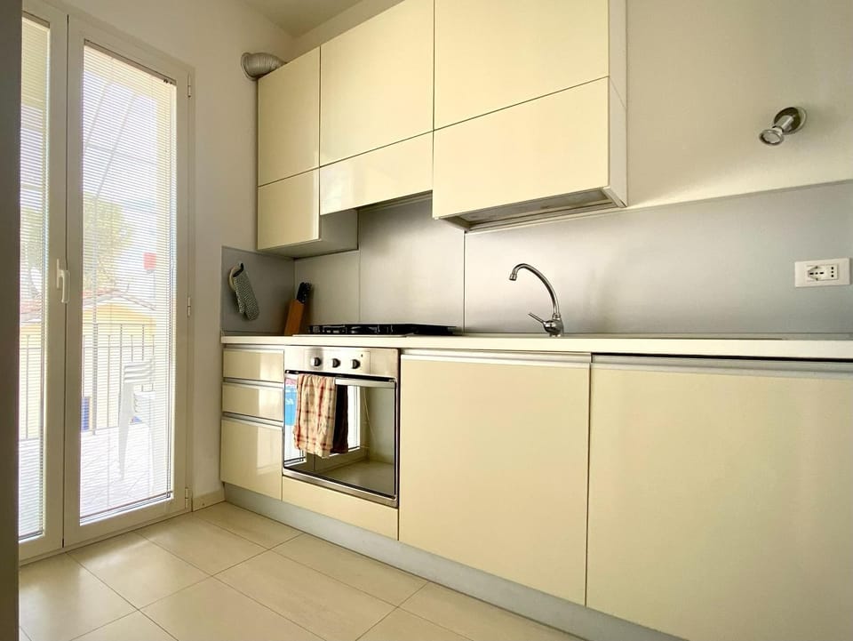 Apartment, Tower | Private kitchen | Highchair