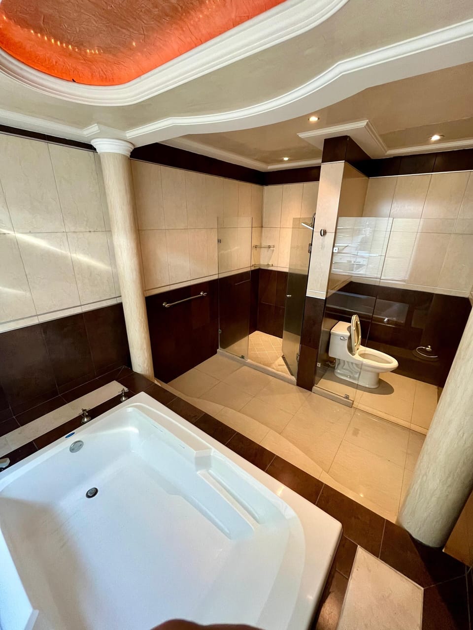 Deluxe Room | Bathroom | Bathtub, slippers, towels, soap