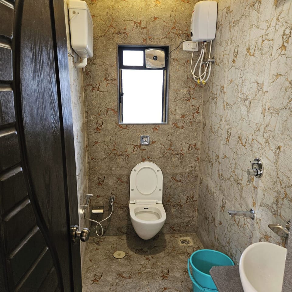 Deluxe Room, Balcony | Bathroom