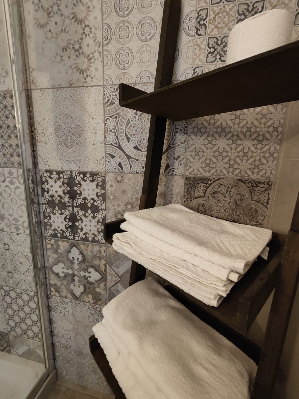 Luxury Quadruple Room, Garden View | Bathroom