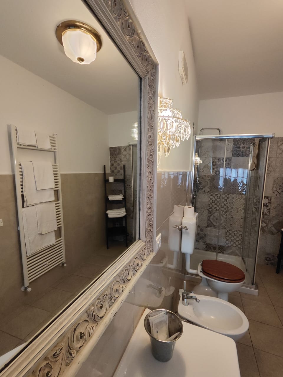 Luxury Quadruple Room, Garden View | Bathroom