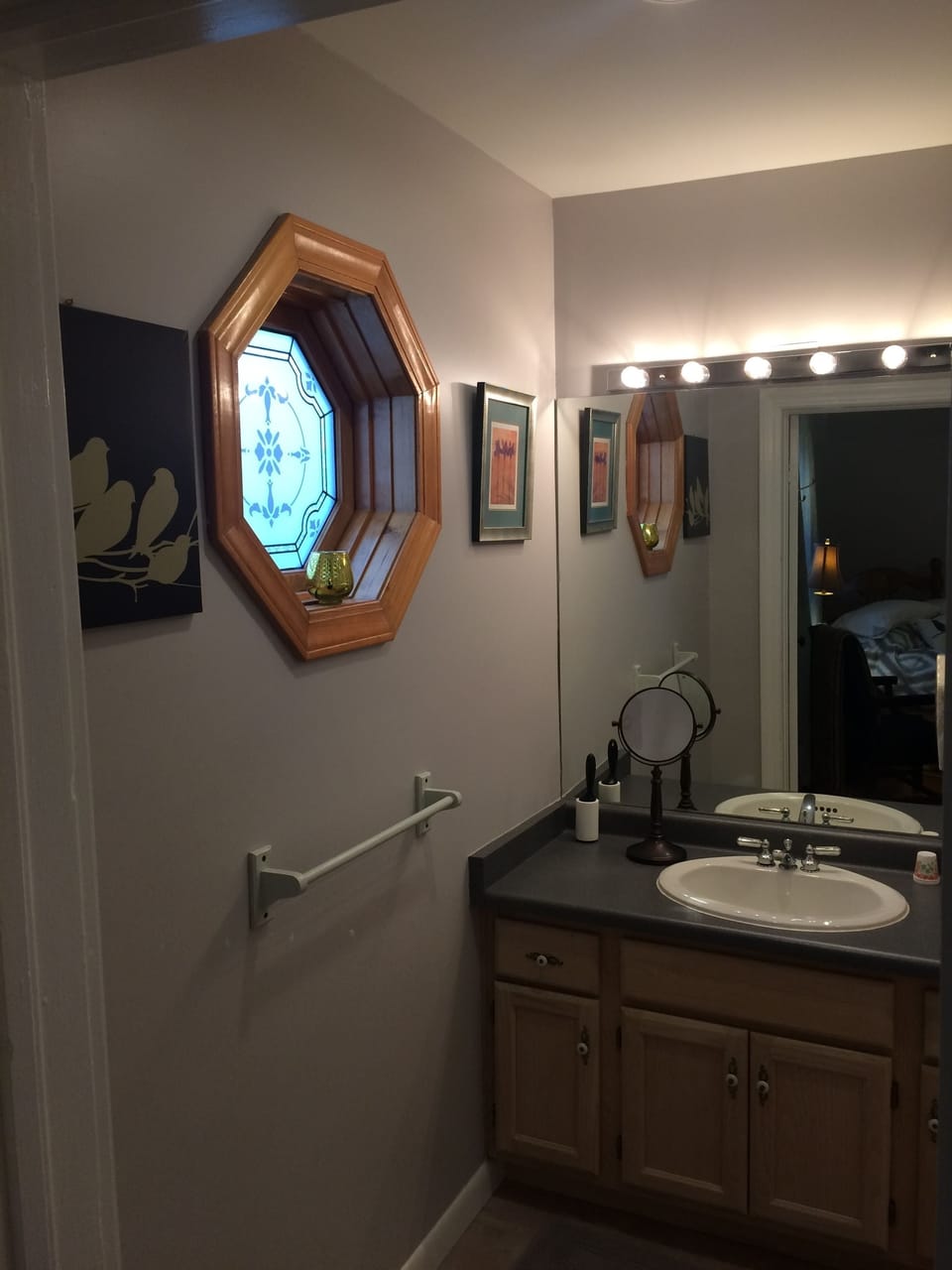 Combined shower/tub, free toiletries, hair dryer, slippers