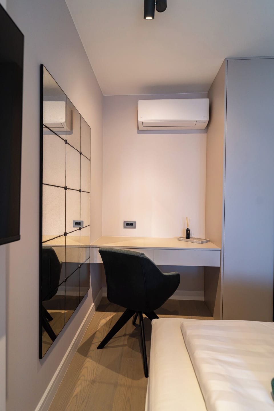 Apartment | 2 bedrooms, in-room safe, desk, soundproofing