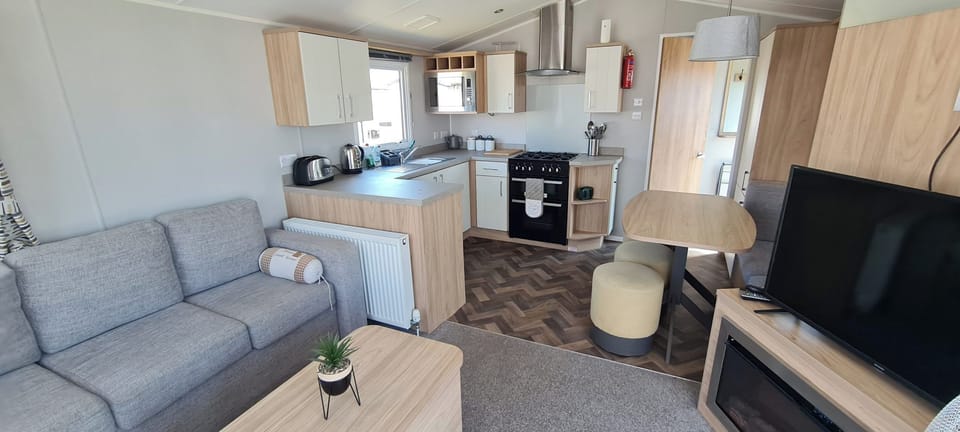 Cabin | Living area | TV, fireplace