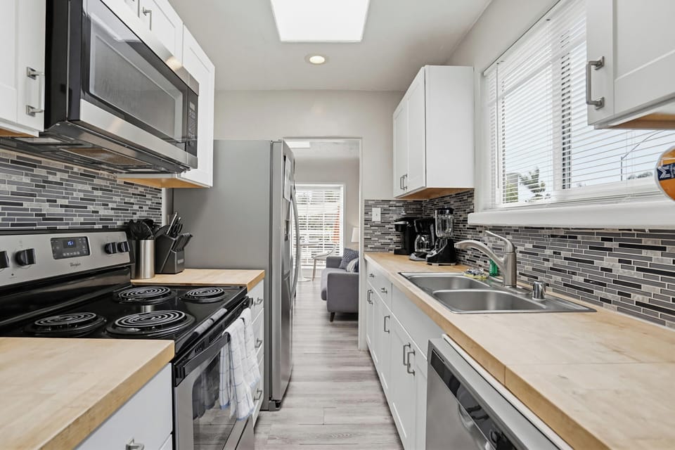 House, Multiple Beds, Patio, City View | Private kitchen | Coffee/tea maker