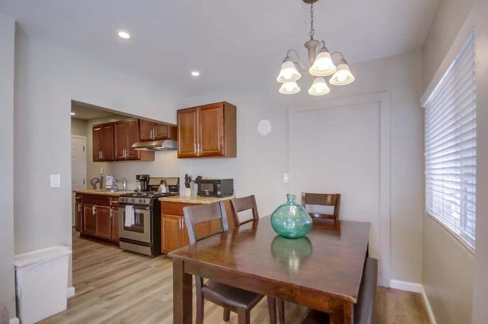 Cottage, Multiple Beds, Patio, City View | Private kitchen | Coffee/tea maker