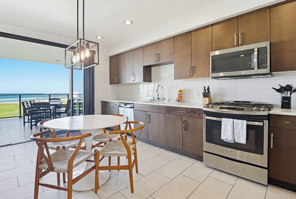 Condo, 2 Queen Beds, Balcony, Ocean View | Private kitchen | Coffee/tea maker