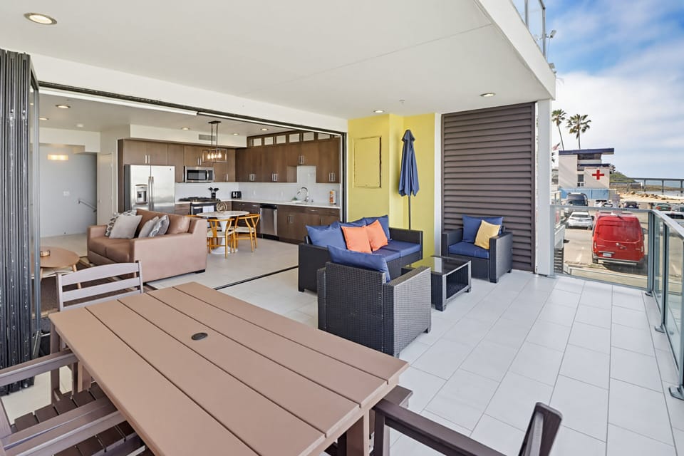 Condo, Multiple Beds, Balcony, Ocean View | Interior