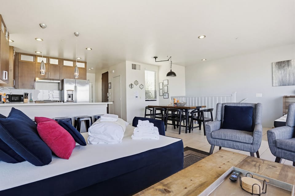 Condo, Multiple Beds, Balcony, Ocean View | Interior