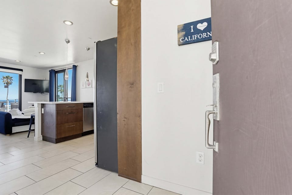 Condo, Multiple Beds, Balcony, Ocean View | Interior