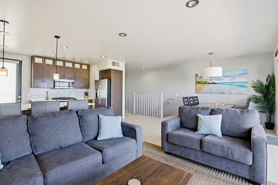 Condo, Multiple Beds, Balcony, Ocean View | Living area