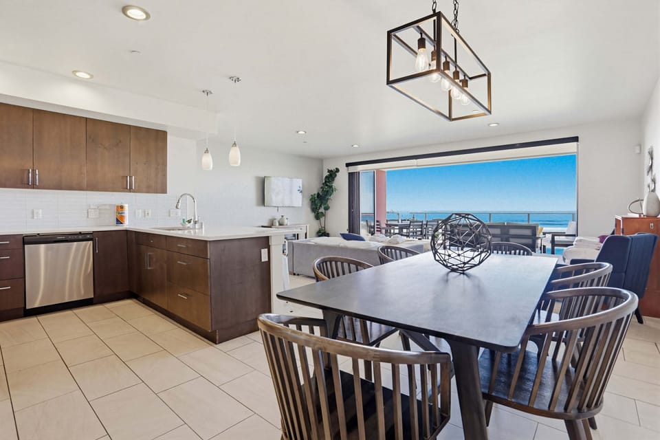 Condo, Multiple Beds, Balcony, Beach View | Dining