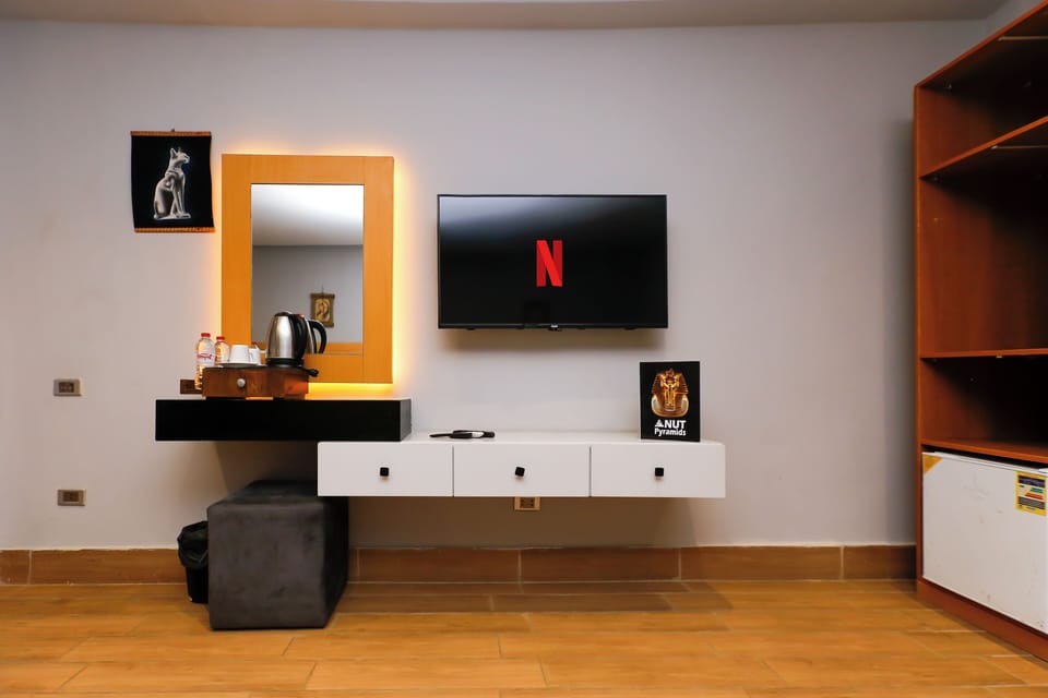 Triple Room (Pyramids View) | Television