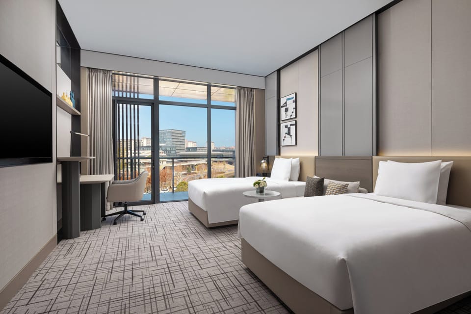Standard Room, 2 Double Beds, Club Lounge Access | Free WiFi, bed sheets
