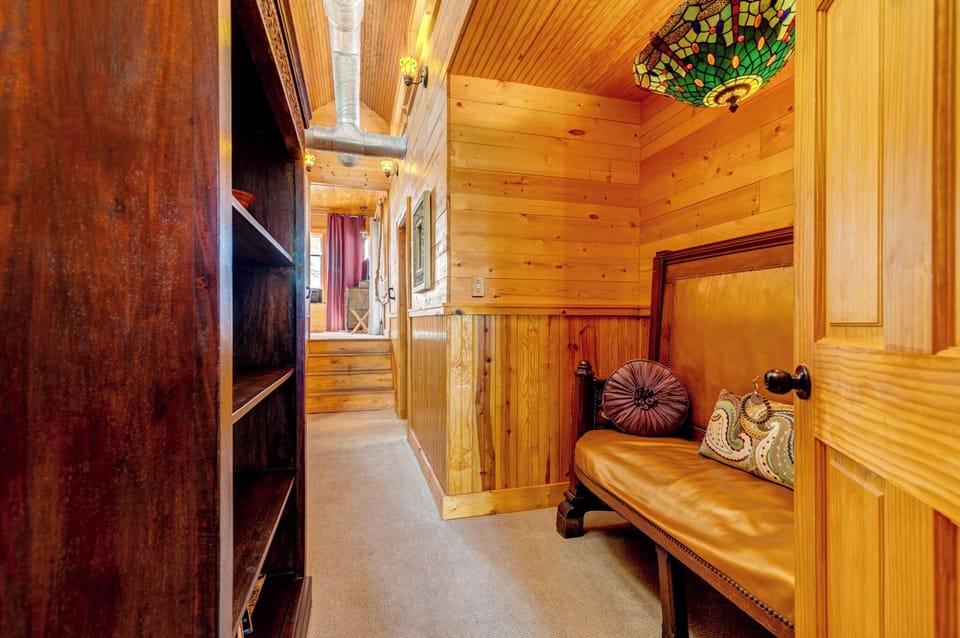 Standard Room, 1 Bedroom, Non Smoking (King's Tower Suite) | Individually decorated, iron/ironing board, free WiFi, bed sheets