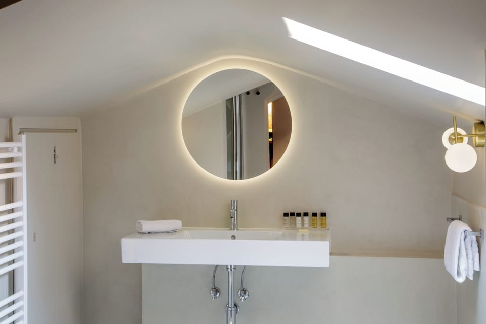 Exclusive Room | Bathroom | Shower, rainfall showerhead, hair dryer, bidet