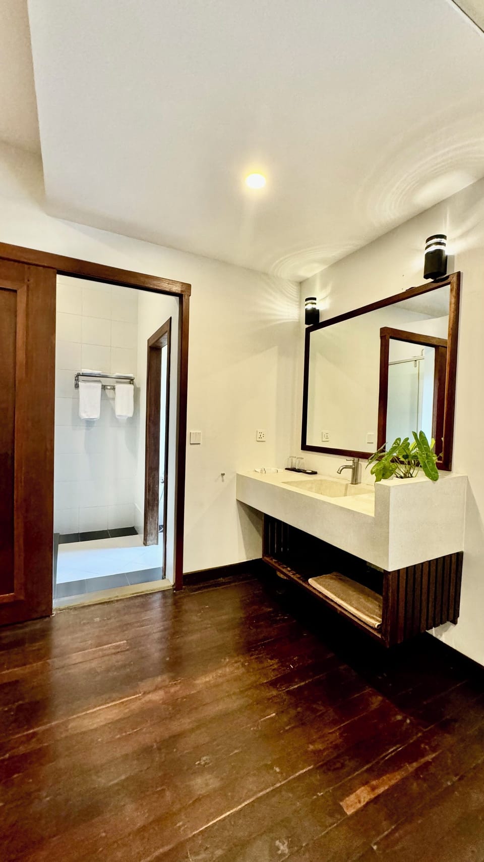 Superior Double Room, Pool View | Bathroom | Shower, rainfall showerhead, free toiletries, bathrobes