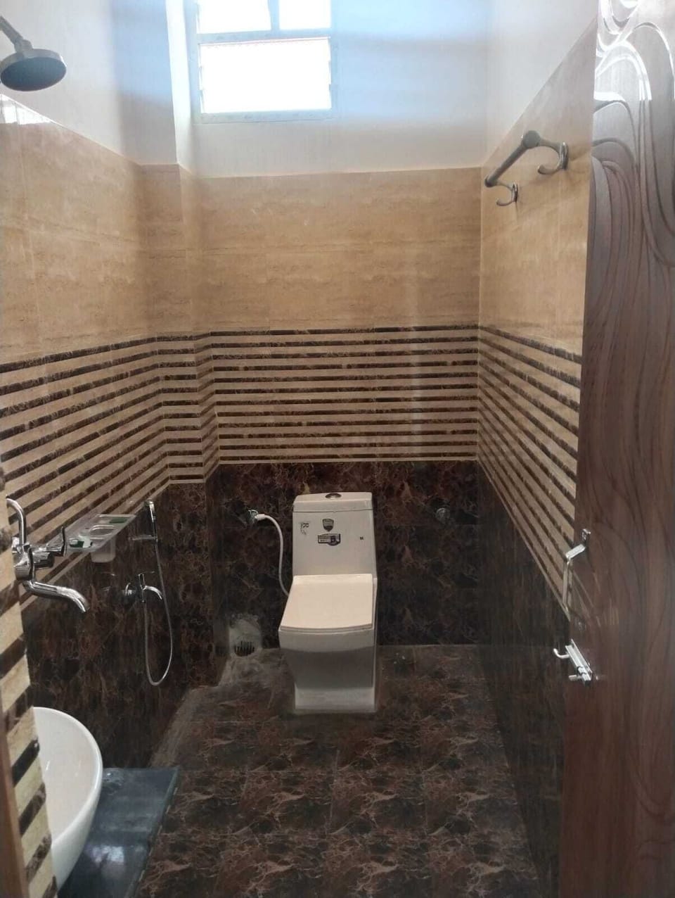 Deluxe Room, Garden View | Bathroom | Soap, shampoo, toilet paper
