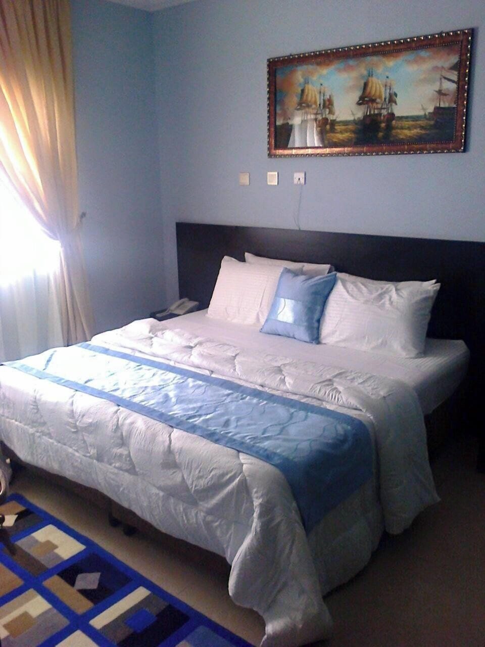 Room | Free WiFi