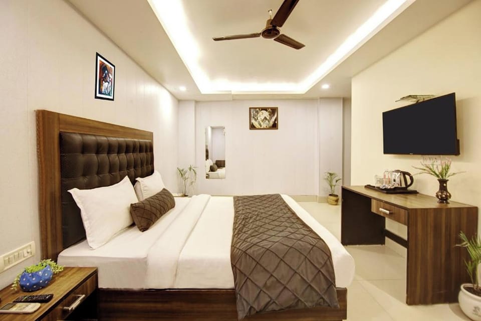 Deluxe Room | Desk, free WiFi, bed sheets