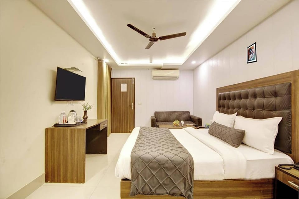 Deluxe Room | Desk, free WiFi, bed sheets
