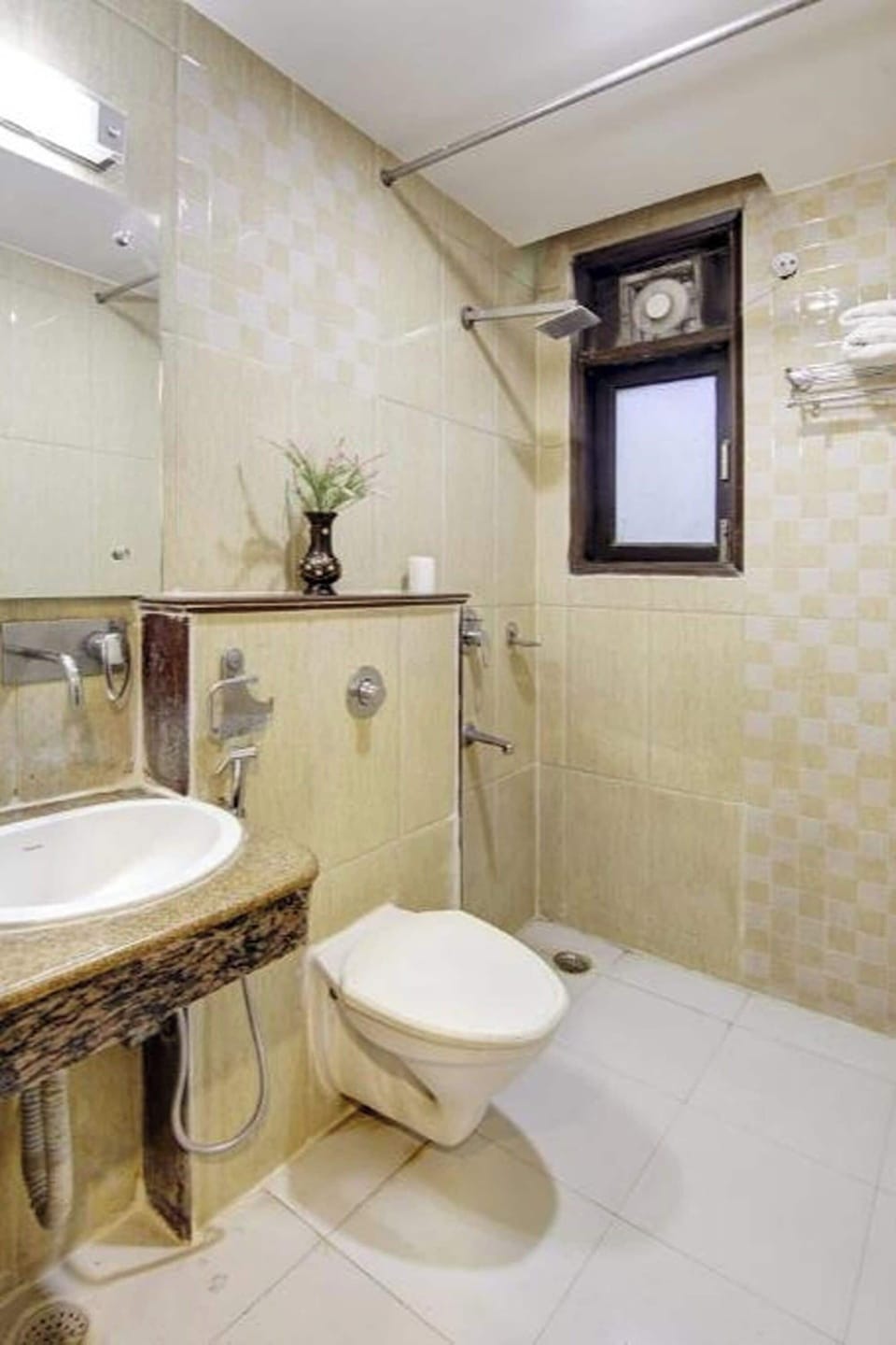 Superior Double Room | Bathroom | Shower, towels, soap, shampoo