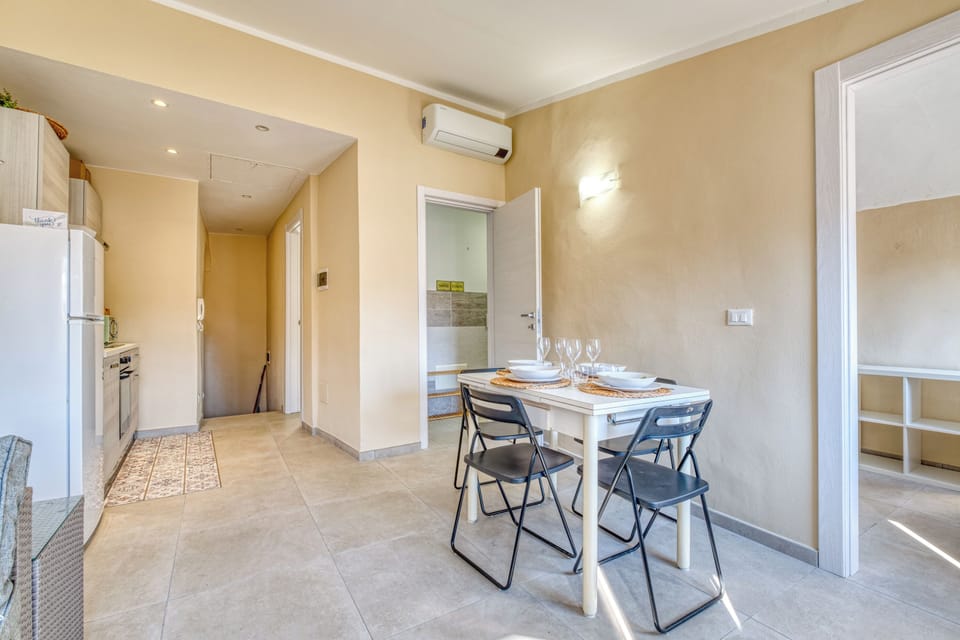 Standard Apartment, 2 Bedrooms, Microwave (Una Finestra sul Duomo) | Dining