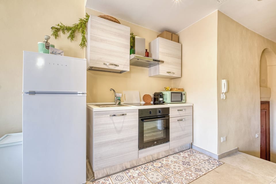 Standard Apartment, 2 Bedrooms, Microwave (Una Finestra sul Duomo) | Private kitchen