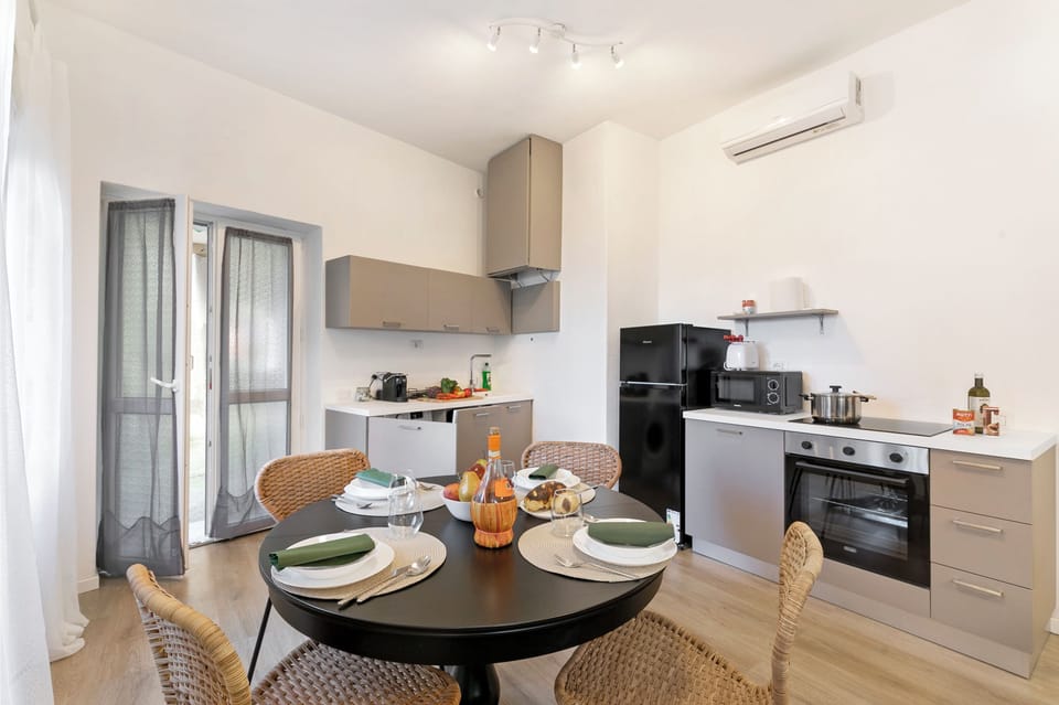 Family Apartment, Multiple Bedrooms, Mountainside (Gaia on Stresa Hill) | Dining room