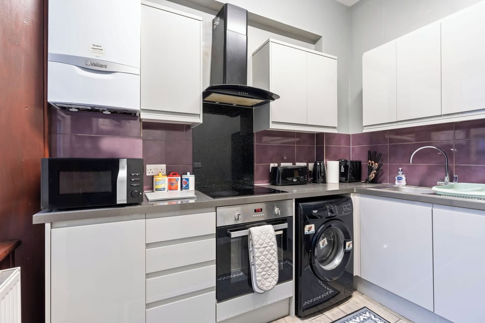 Apartment | Private kitchen | Fridge, microwave, oven, stovetop