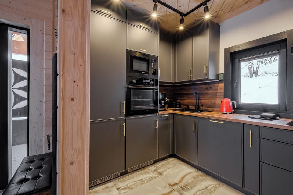 Deluxe House, 3 Bedrooms, Mountain View, Mountainside | Private kitchen | Electric kettle