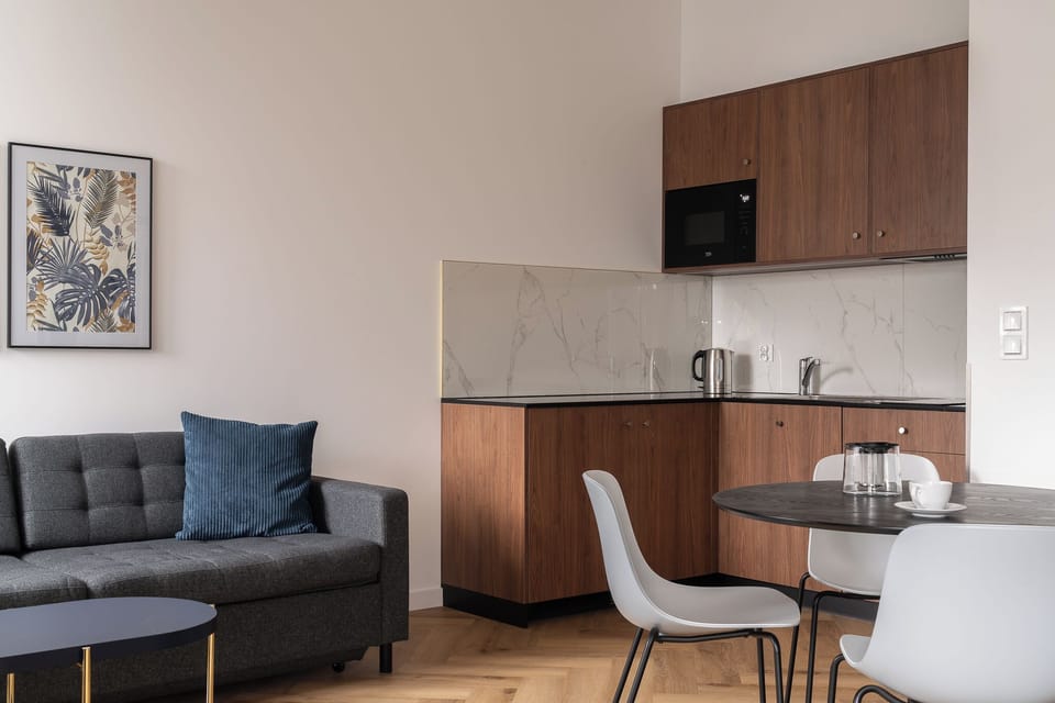 Apartment, Courtyard View | Private kitchenette | Electric kettle, toaster