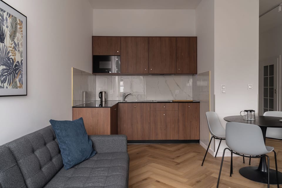 Apartment, Courtyard View | Private kitchenette | Electric kettle, toaster